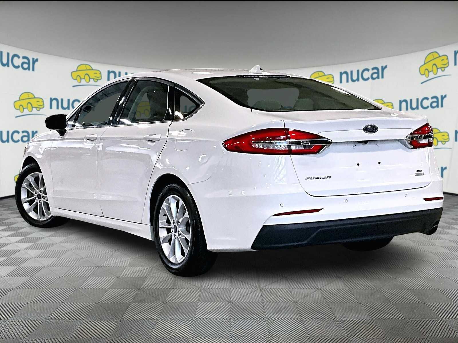 2019 Ford Fusion SE - Photo 4