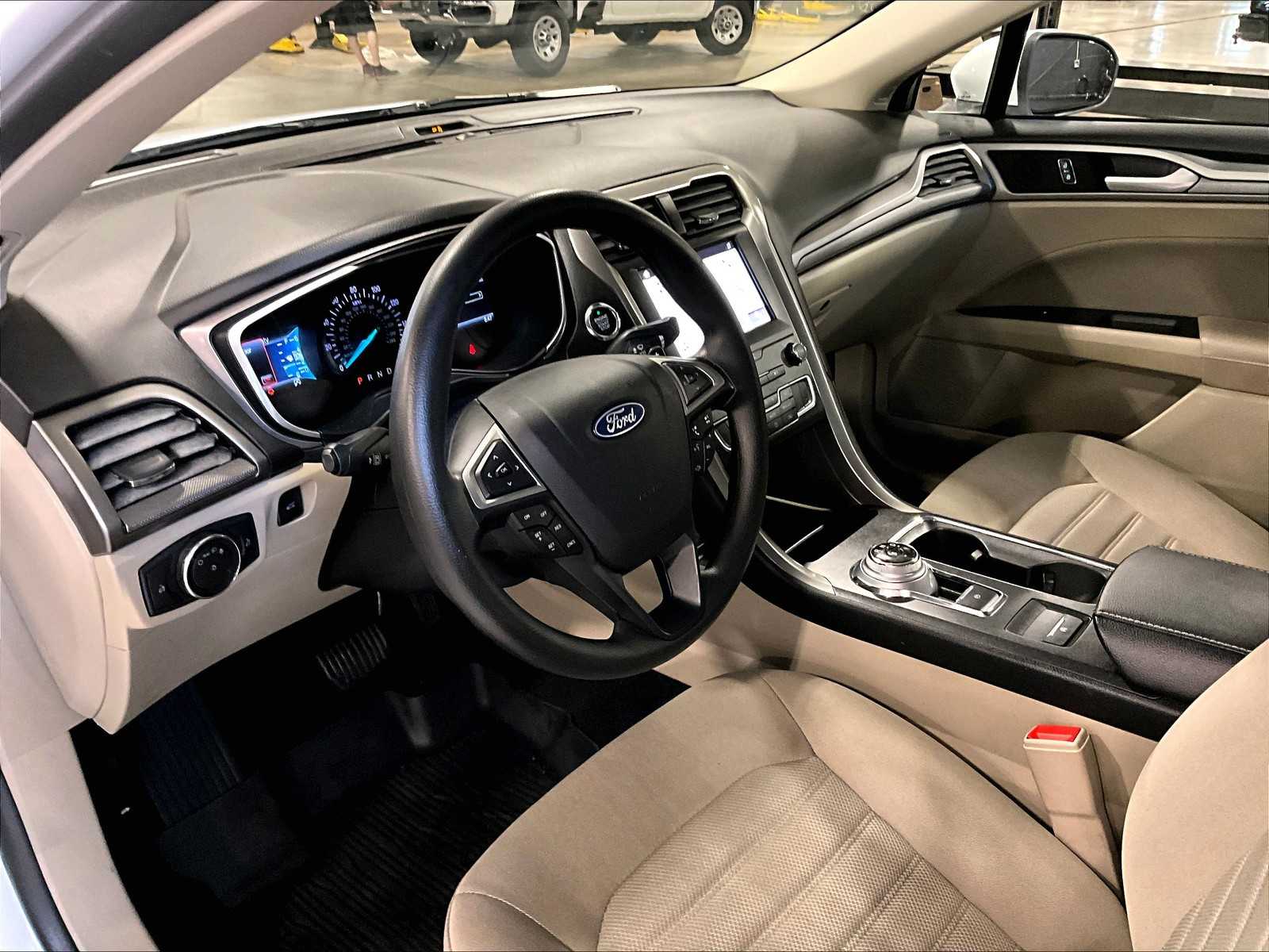 2019 Ford Fusion SE - Photo 8