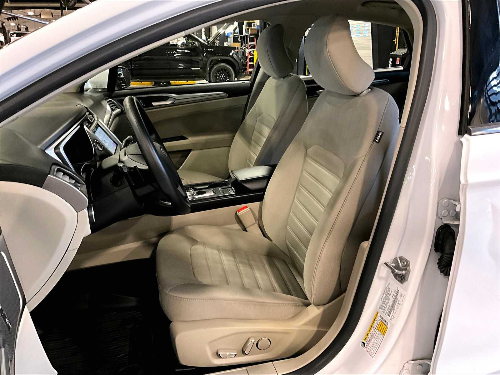 2019 Ford Fusion SE - Photo 10