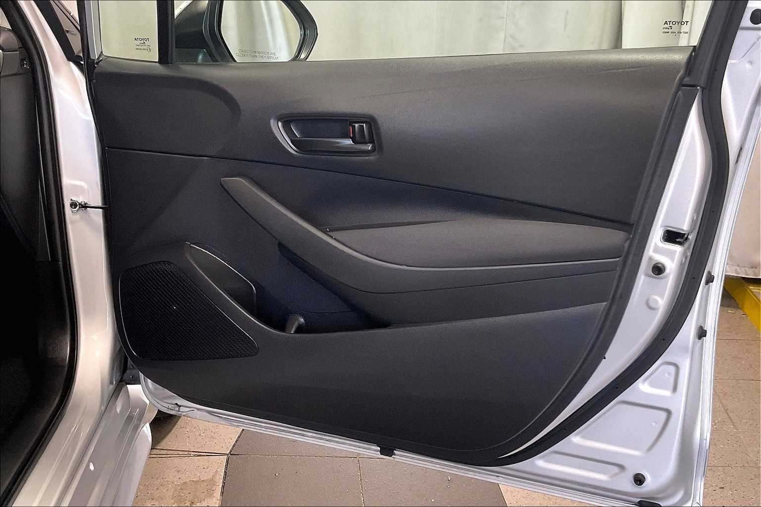 2024 Toyota Corolla LE - Photo 12