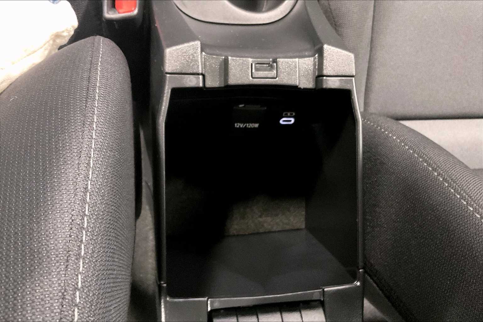2024 Toyota Corolla LE - Photo 26