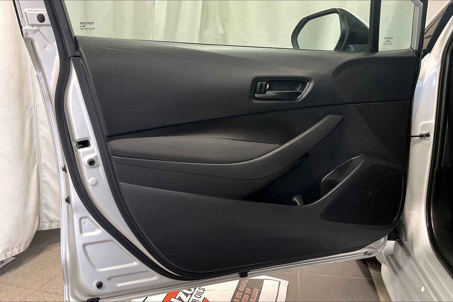 2024 Toyota Corolla LE - Photo 9