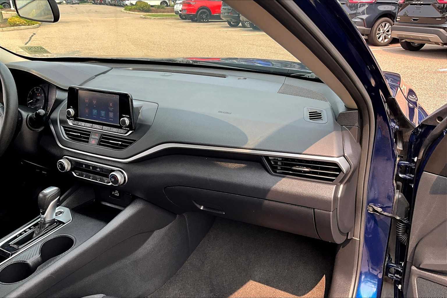 2022 Nissan Altima 2.5 S - Photo 13