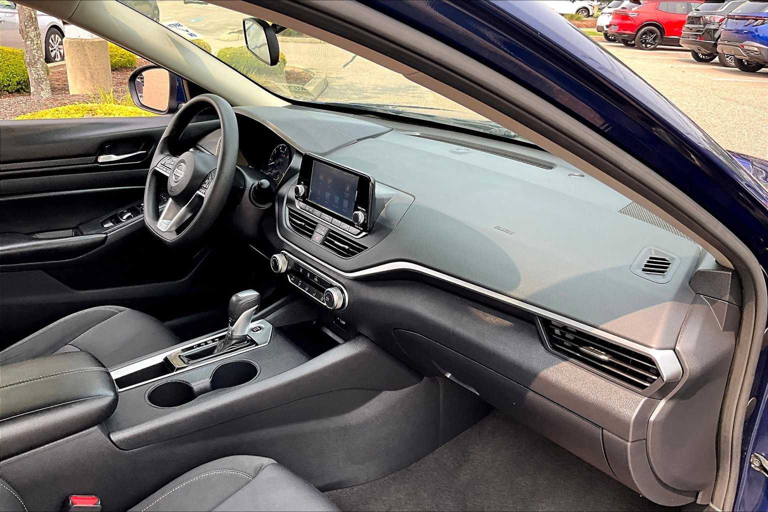 2022 Nissan Altima 2.5 S - Photo 14