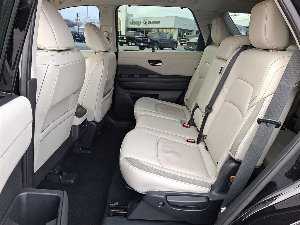 2022 Nissan Pathfinder SL - Photo 11