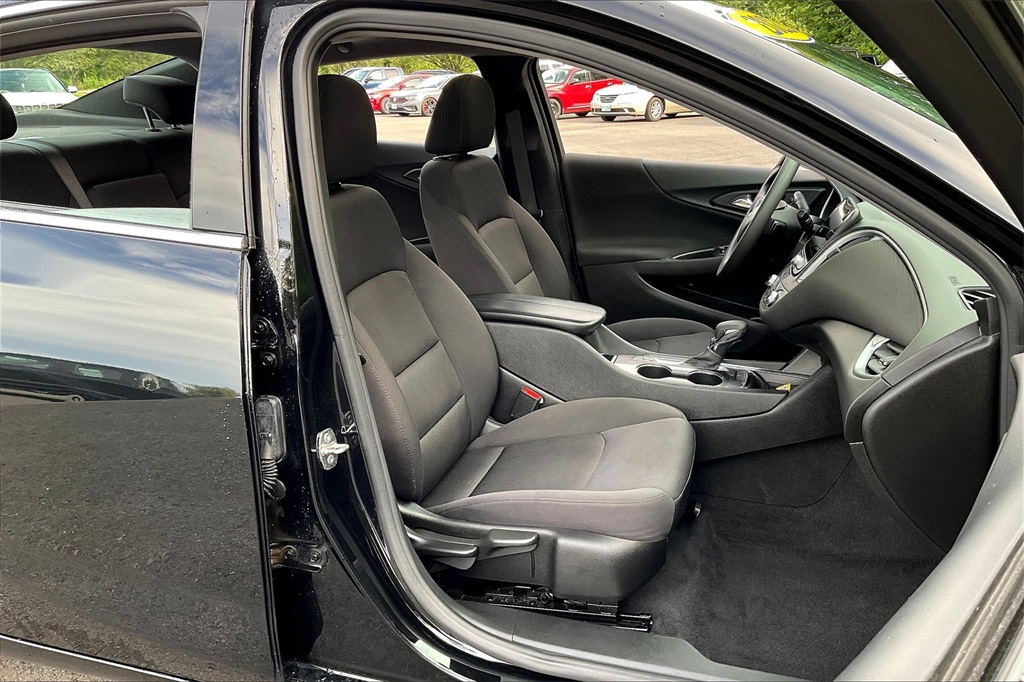 2022 Chevrolet Malibu LT - Photo 11