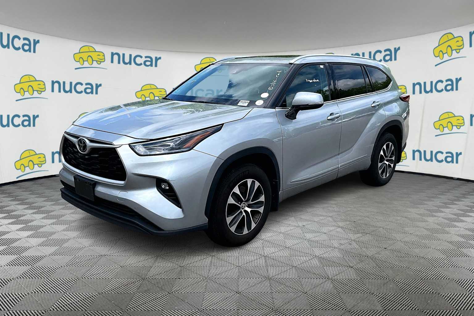 2021 Toyota Highlander XLE - Photo 2