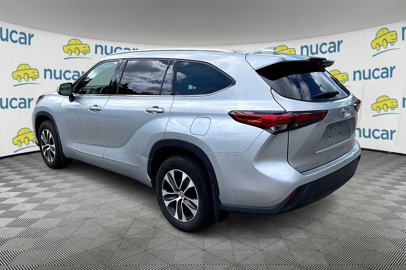 2021 Toyota Highlander XLE - Photo 3