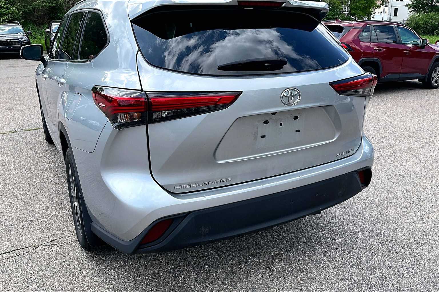 2021 Toyota Highlander XLE - Photo 7