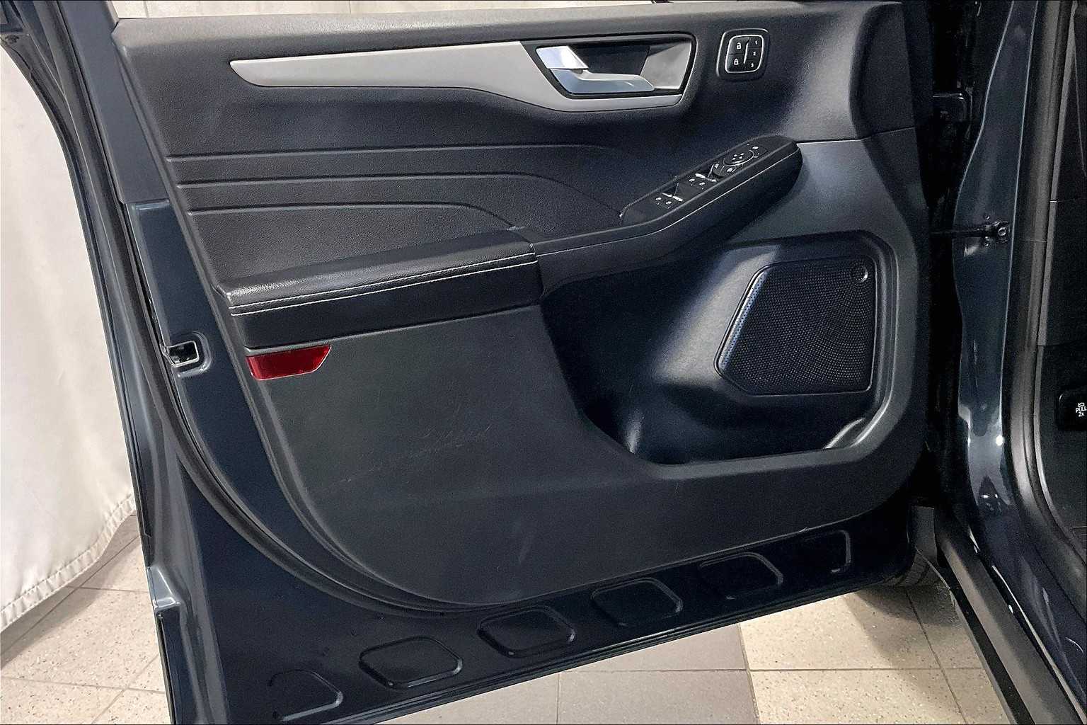 2022 Ford Escape SEL Plug-In Hybrid - Photo 9