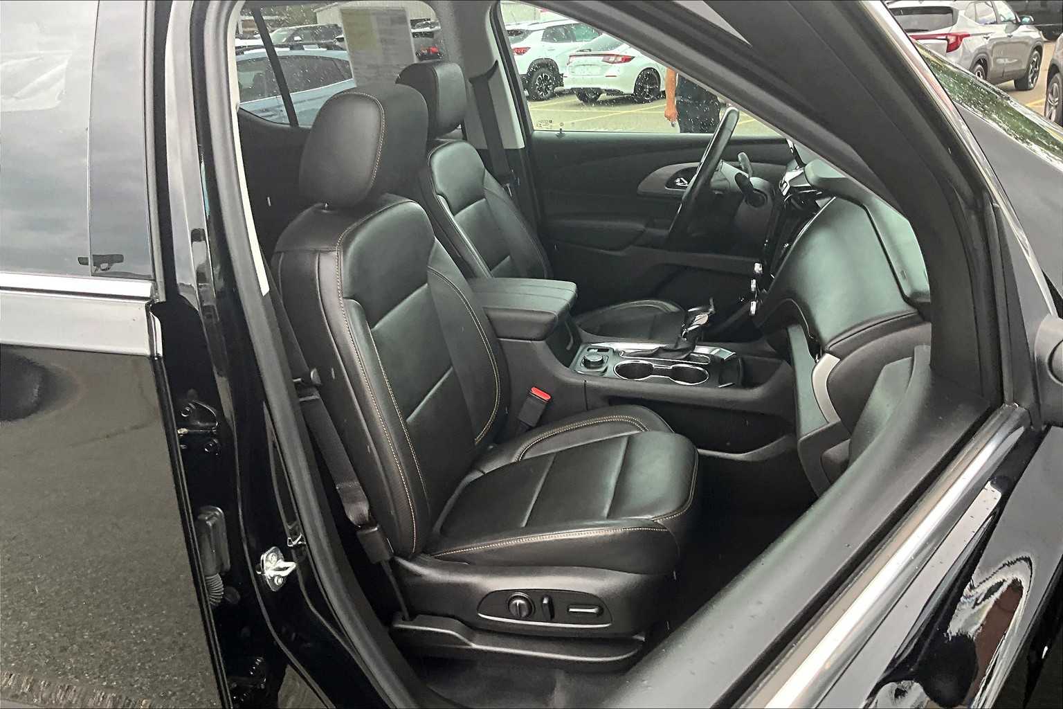2021 Chevrolet Traverse LT Leather - Photo 11