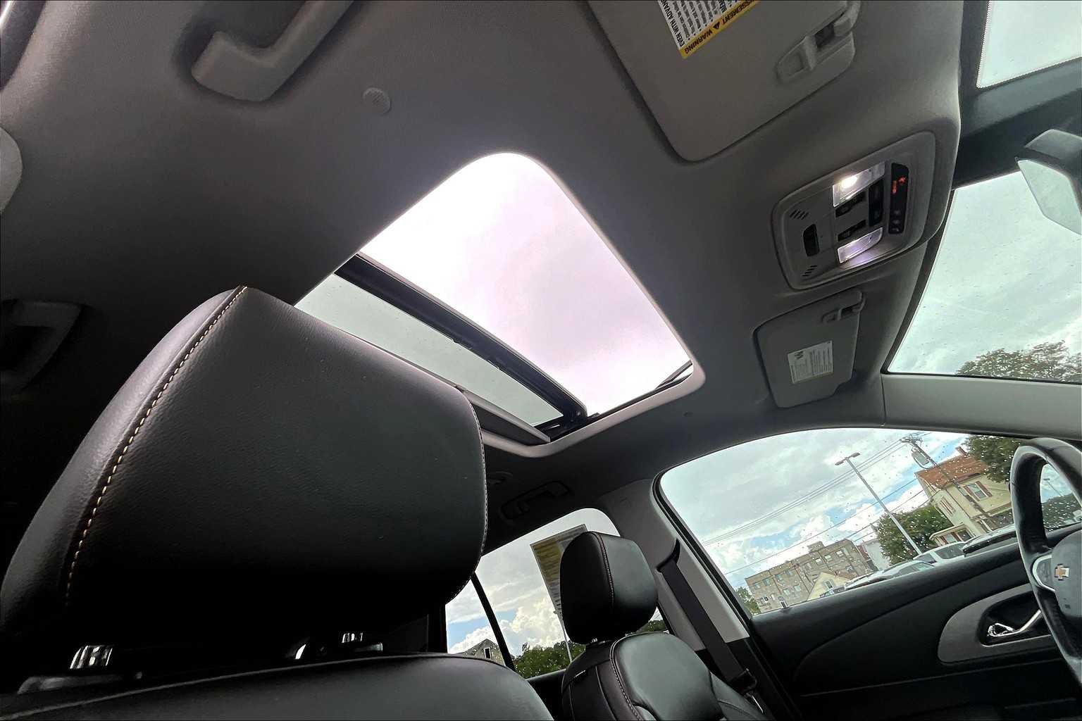 2021 Chevrolet Traverse LT Leather - Photo 23