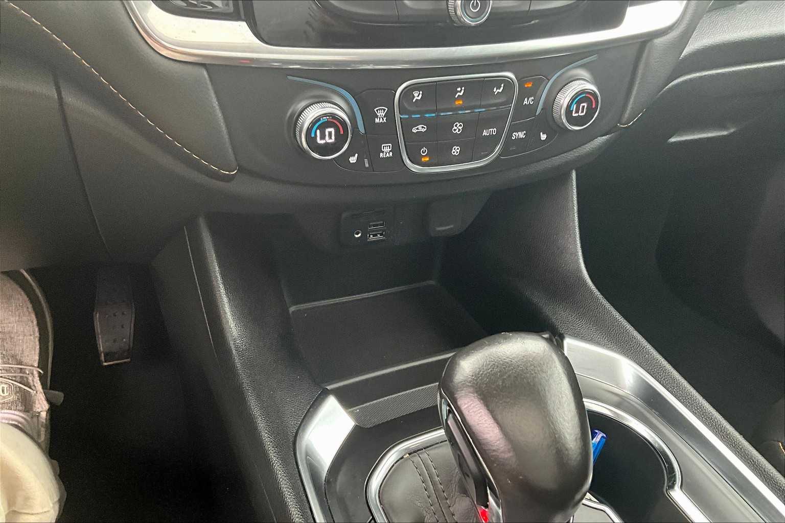2021 Chevrolet Traverse LT Leather - Photo 27