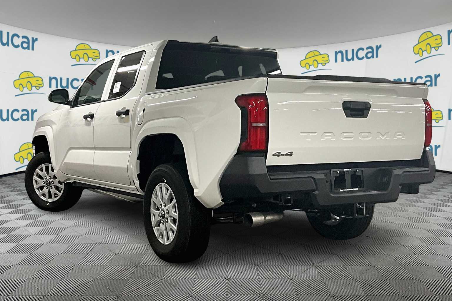 2025 Toyota Tacoma SR - Photo 5