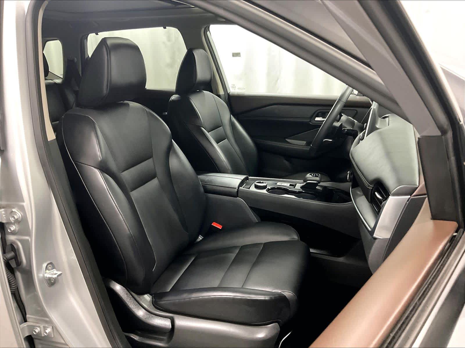 2023 Nissan Rogue SV - Photo 11