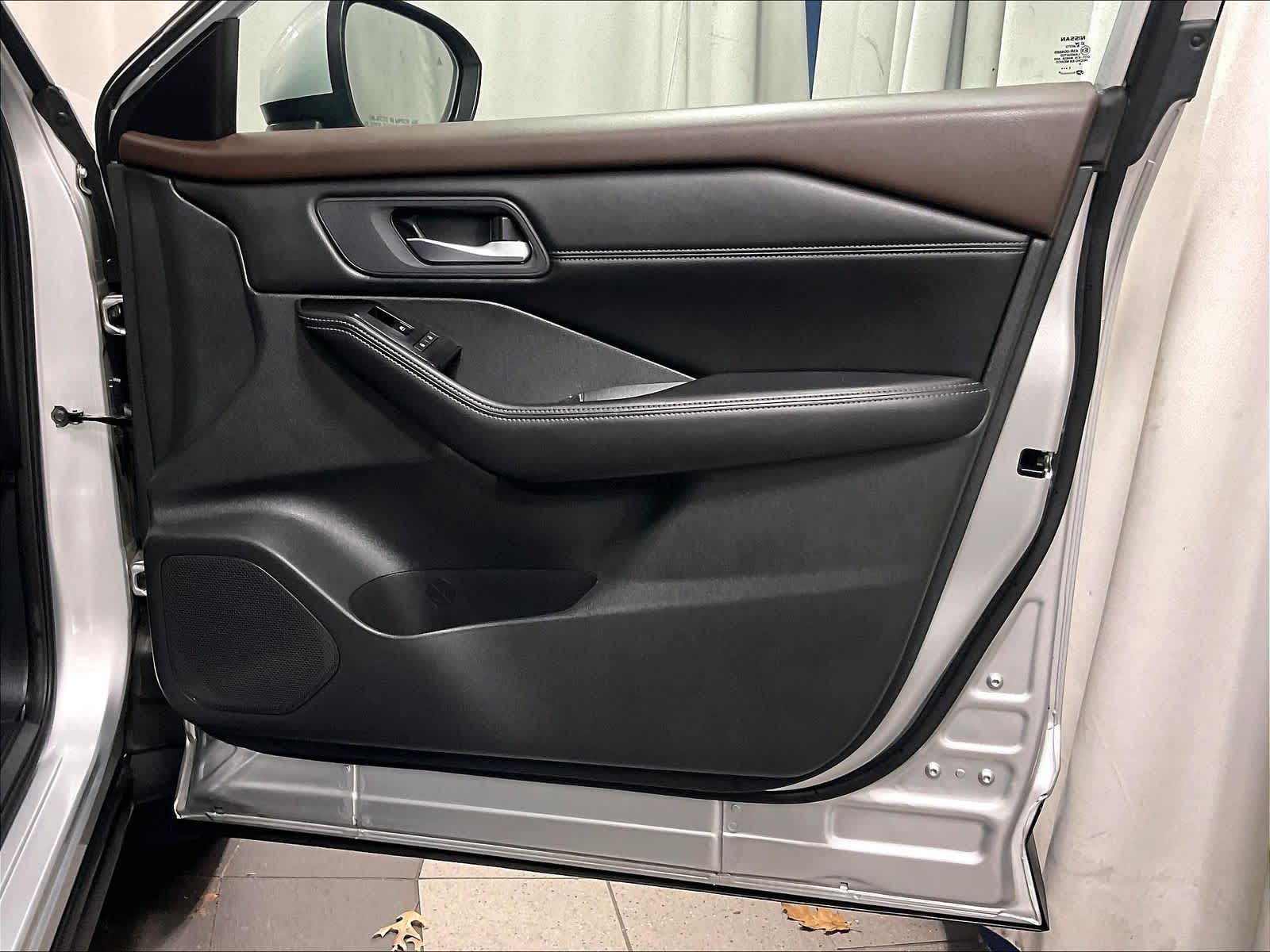 2023 Nissan Rogue SV - Photo 12