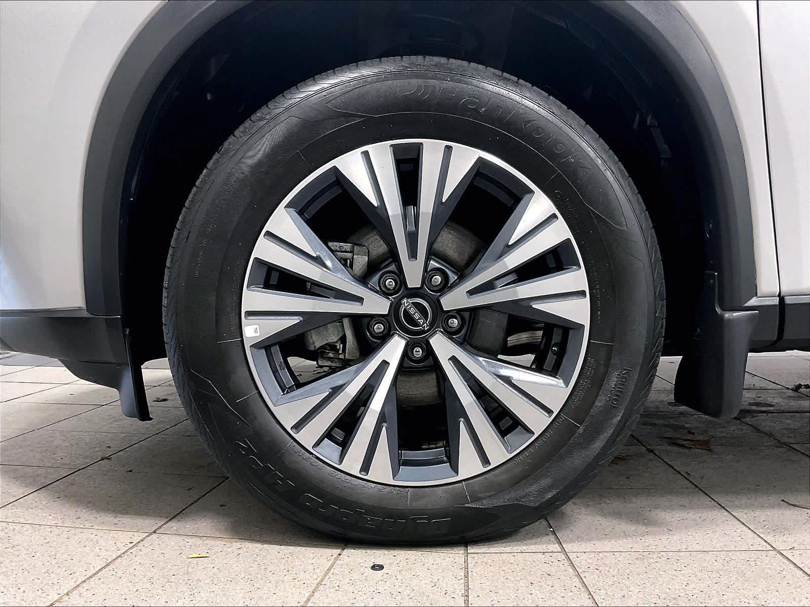 2023 Nissan Rogue SV - Photo 7