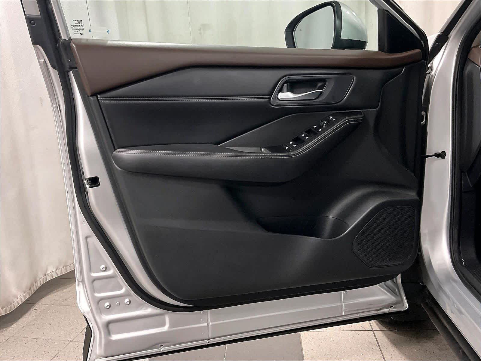 2023 Nissan Rogue SV - Photo 9