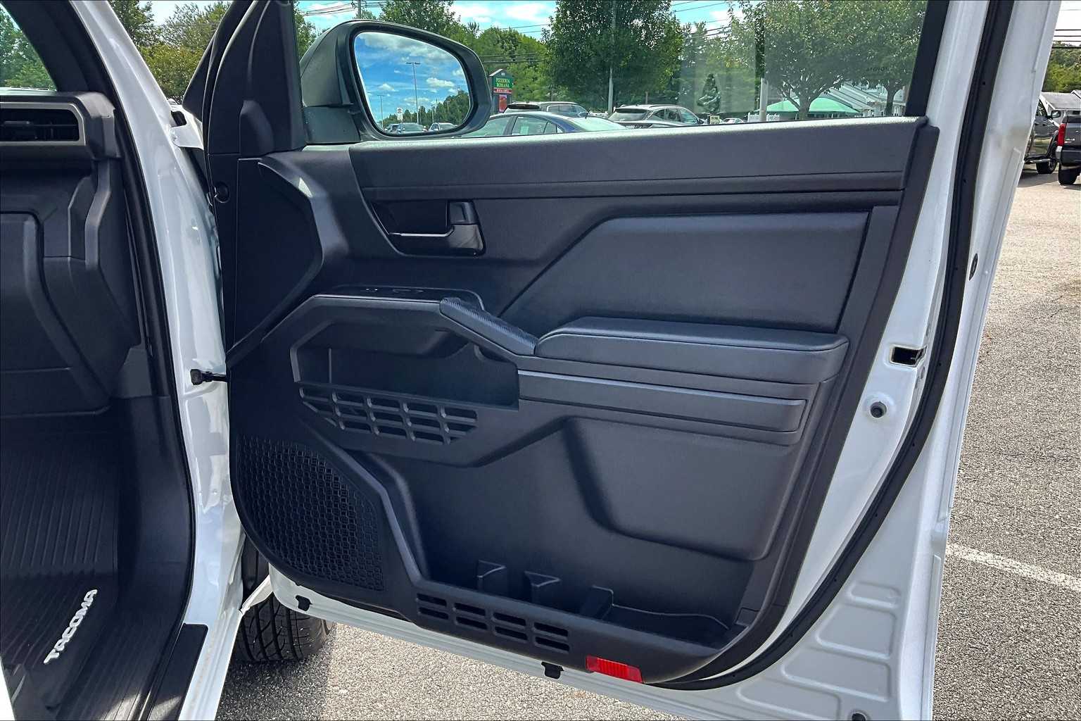 2025 Toyota Tacoma SR - Photo 12