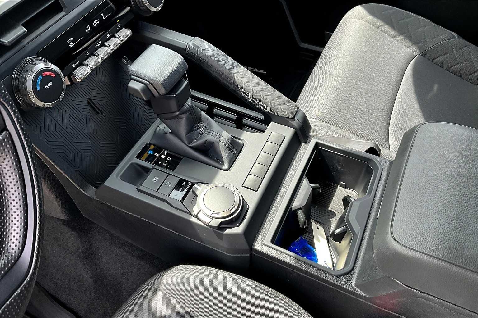 2025 Toyota Tacoma SR - Photo 20