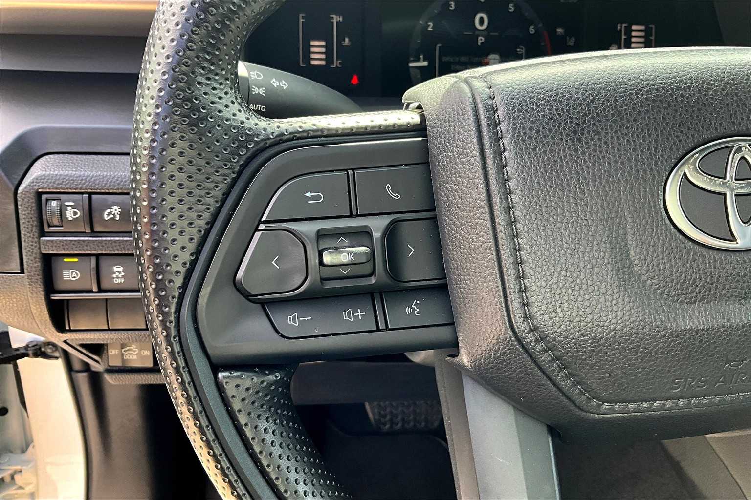 2025 Toyota Tacoma SR - Photo 23