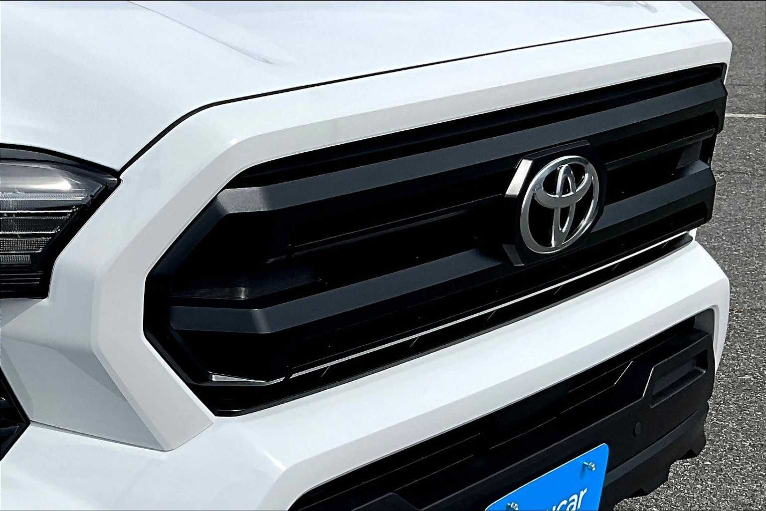 2025 Toyota Tacoma SR - Photo 31