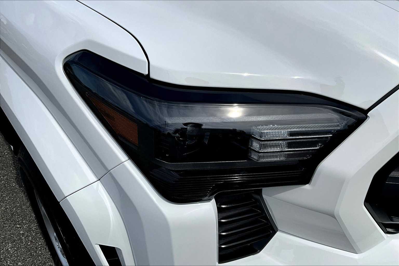 2025 Toyota Tacoma SR - Photo 32