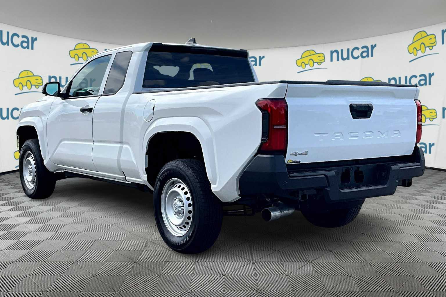 2025 Toyota Tacoma SR - Photo 4