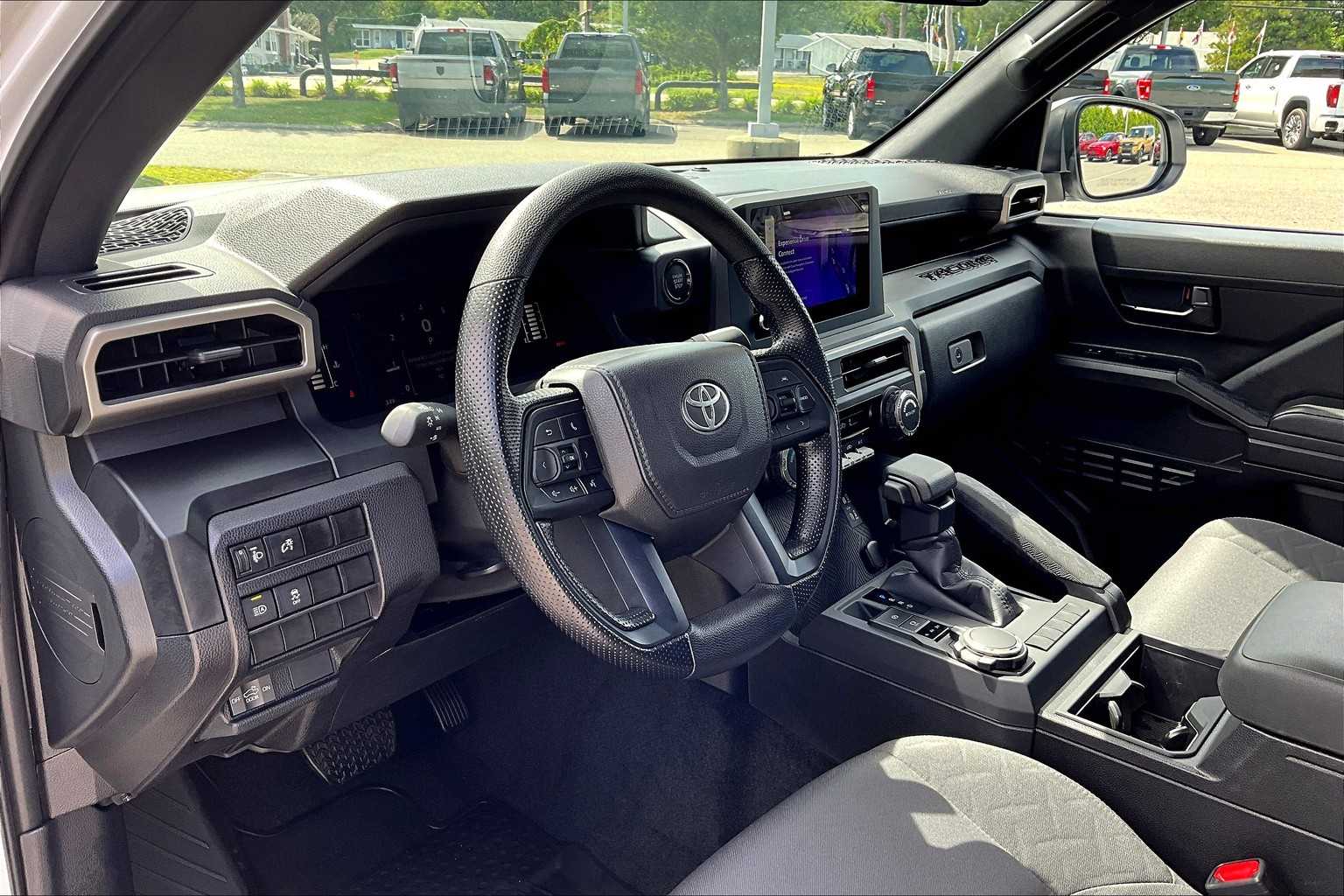 2025 Toyota Tacoma SR - Photo 8