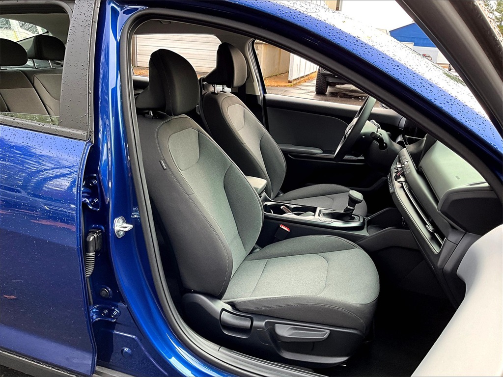 2025 Kia K4 LXS - Photo 11