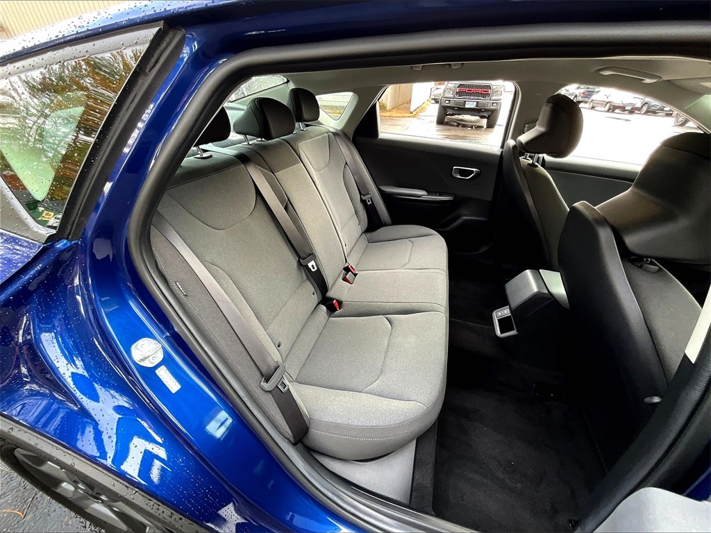 2025 Kia K4 LXS - Photo 16