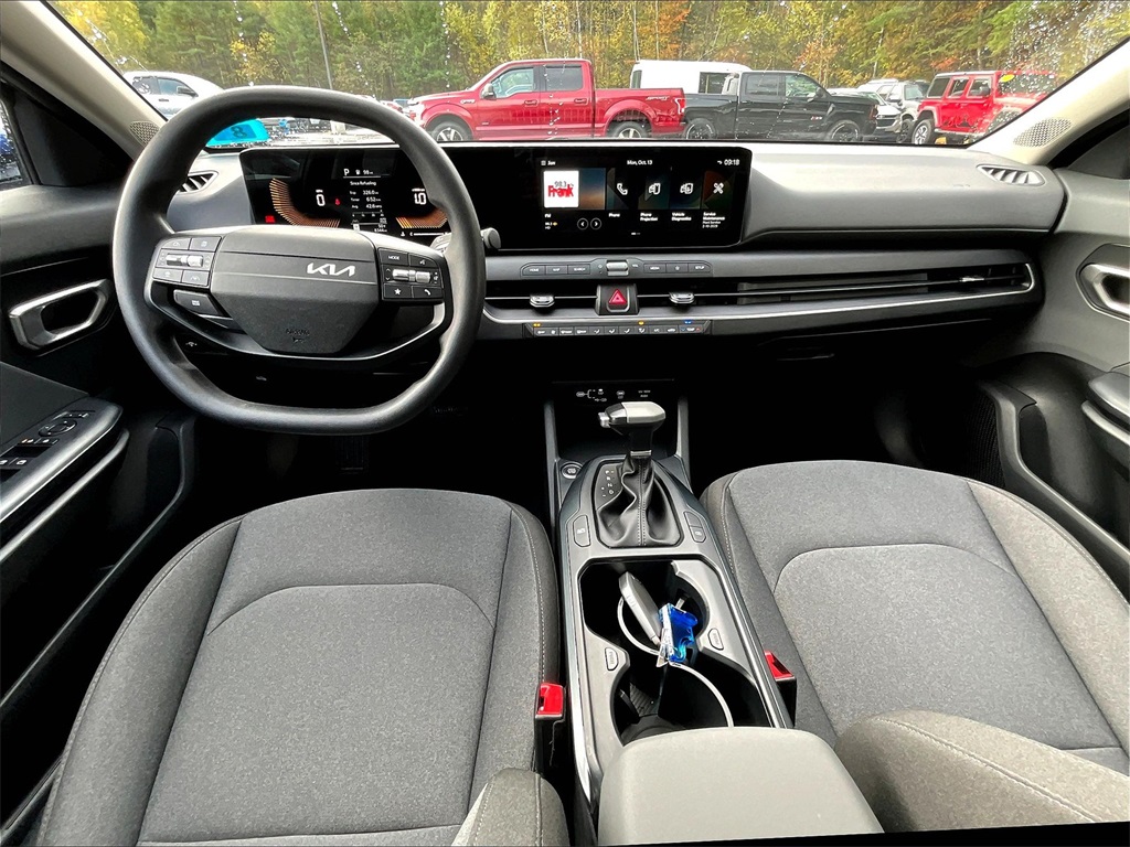 2025 Kia K4 LXS - Photo 21