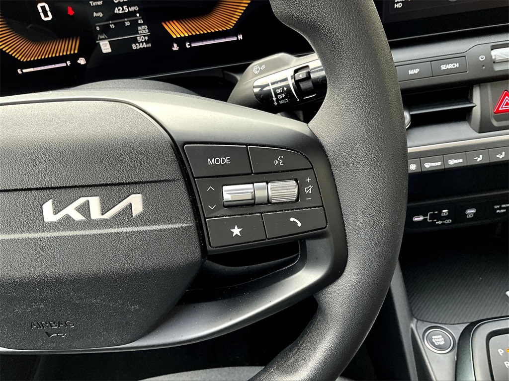 2025 Kia K4 LXS - Photo 24