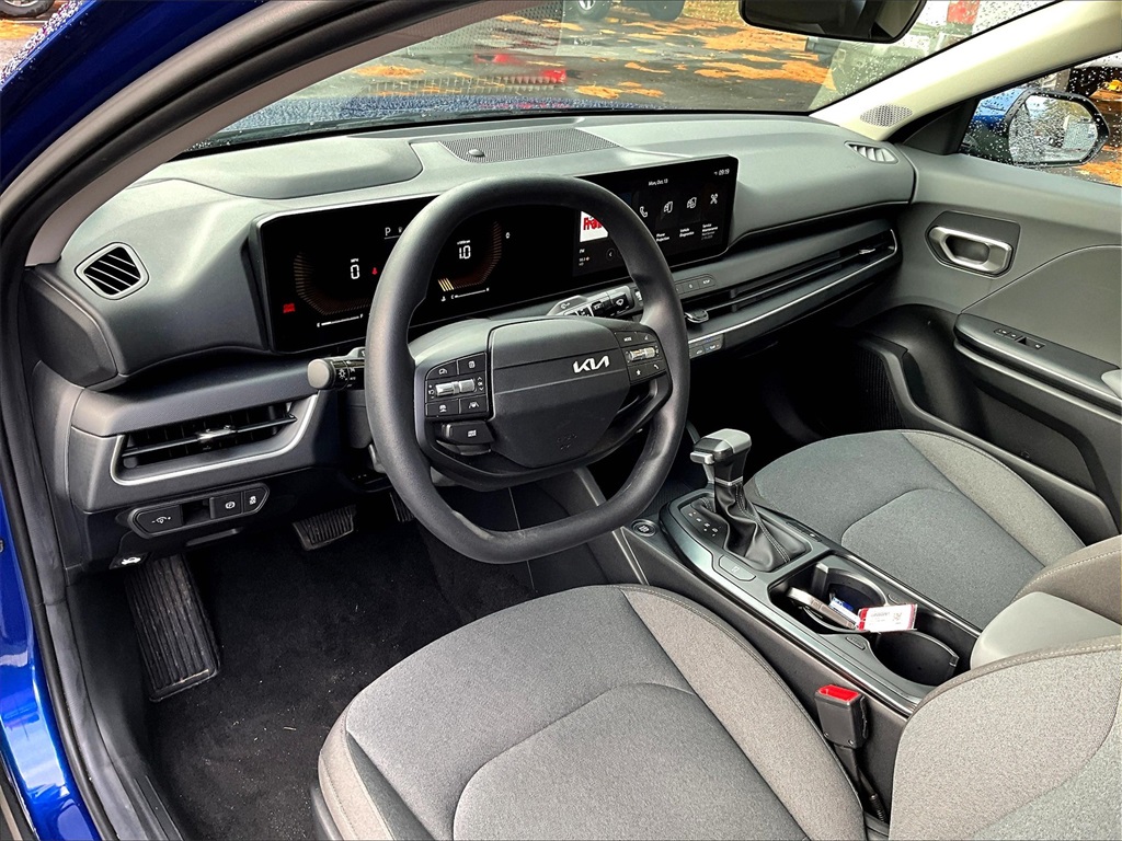 2025 Kia K4 LXS - Photo 8