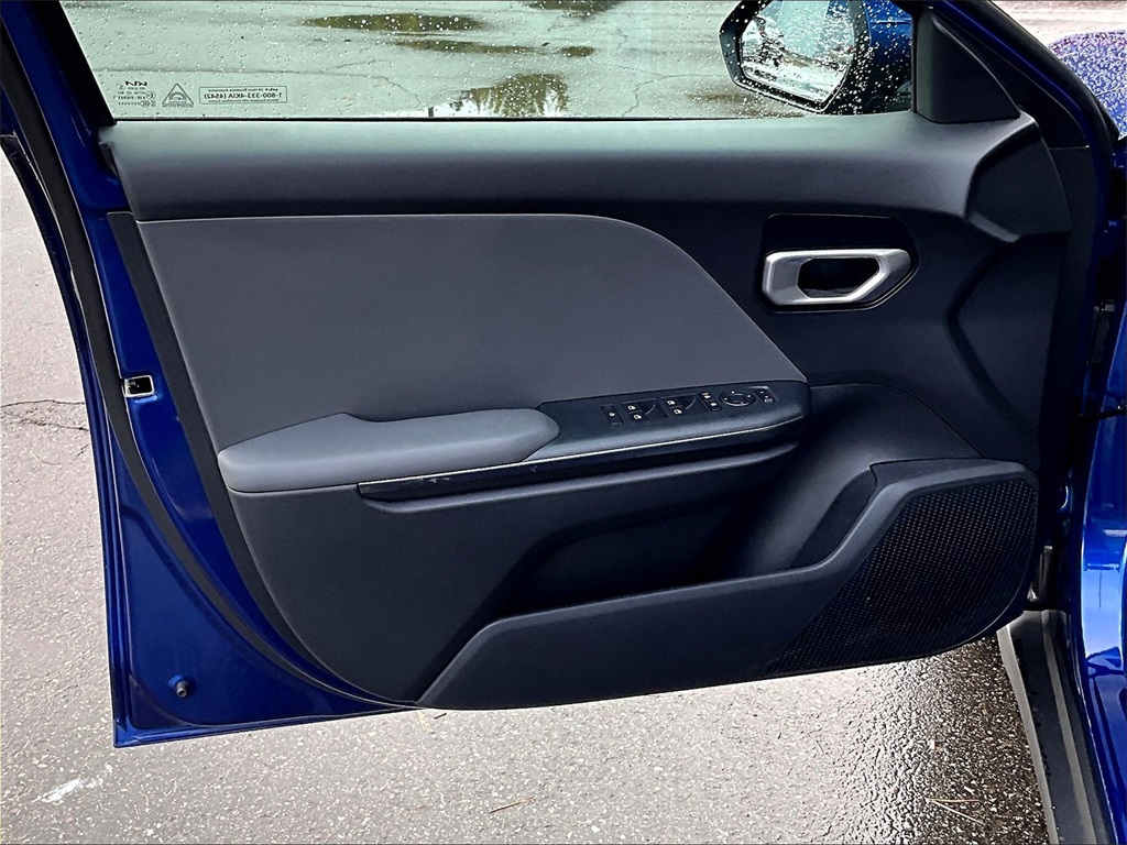 2025 Kia K4 LXS - Photo 9