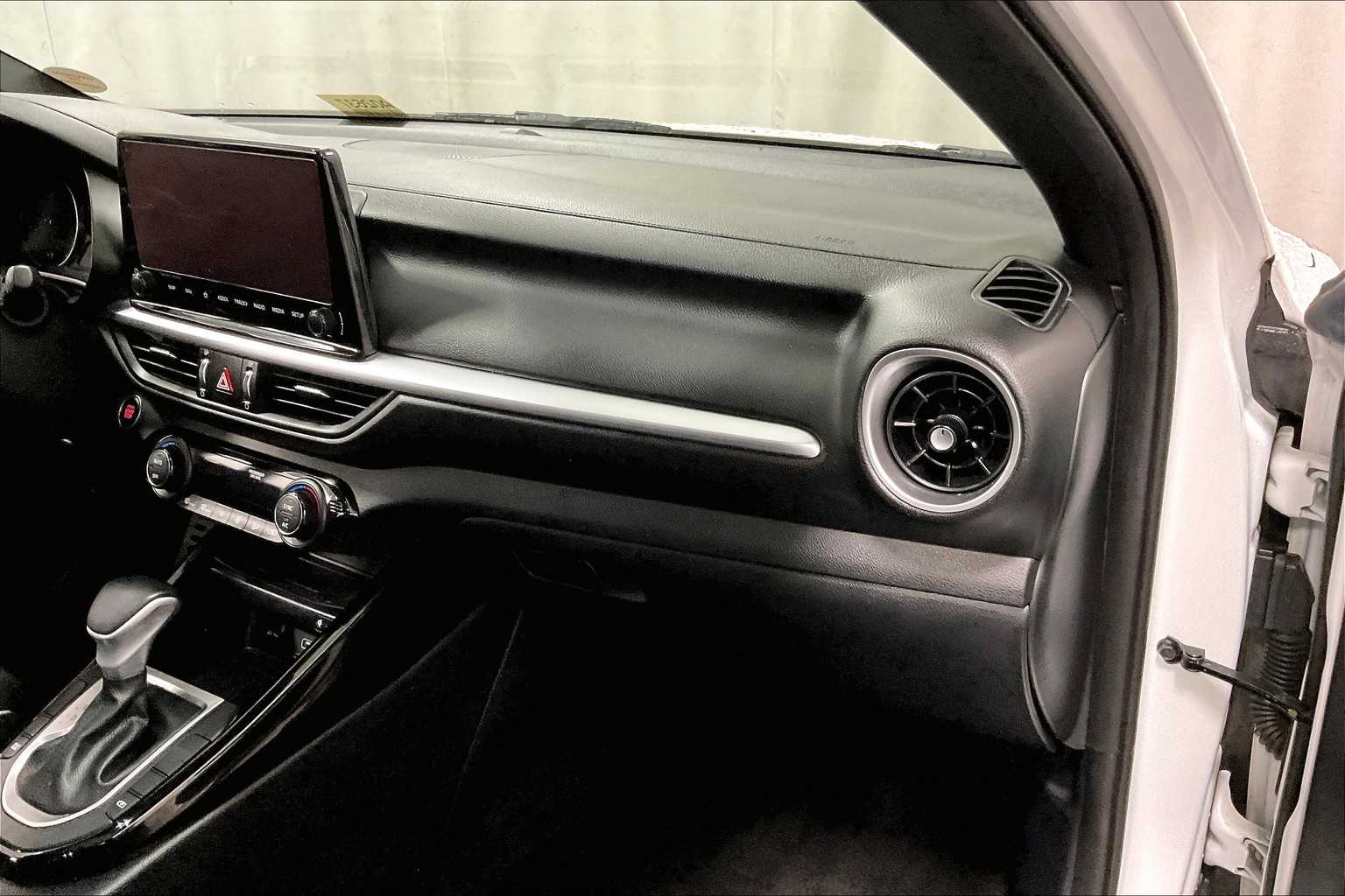 2022 Kia Forte GT-Line - Photo 13
