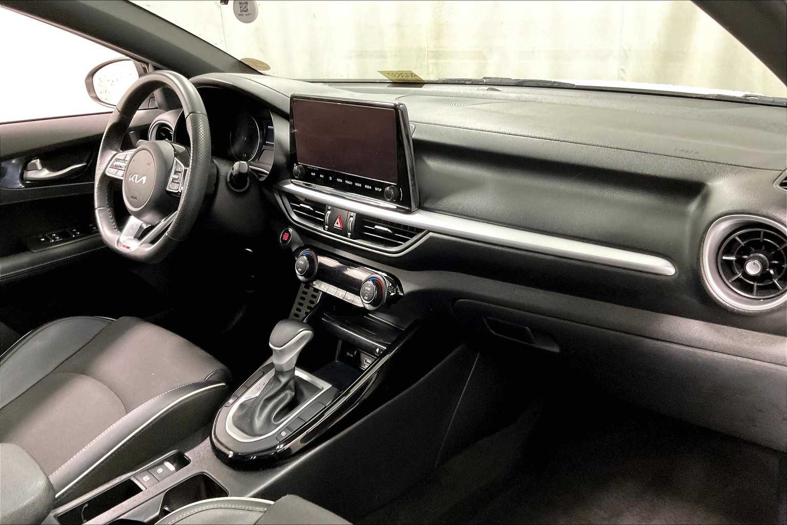 2022 Kia Forte GT-Line - Photo 14