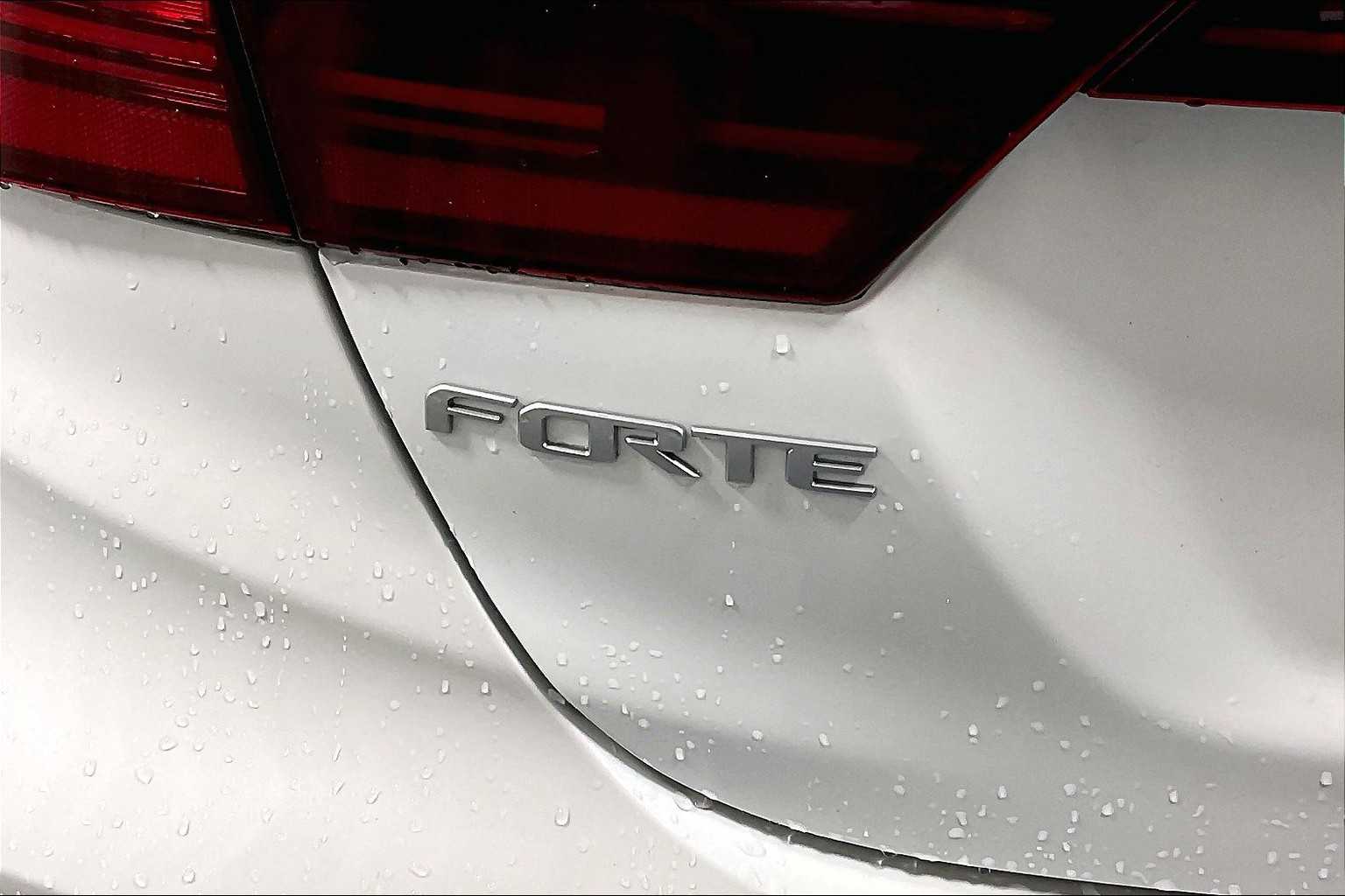 2022 Kia Forte GT-Line - Photo 28