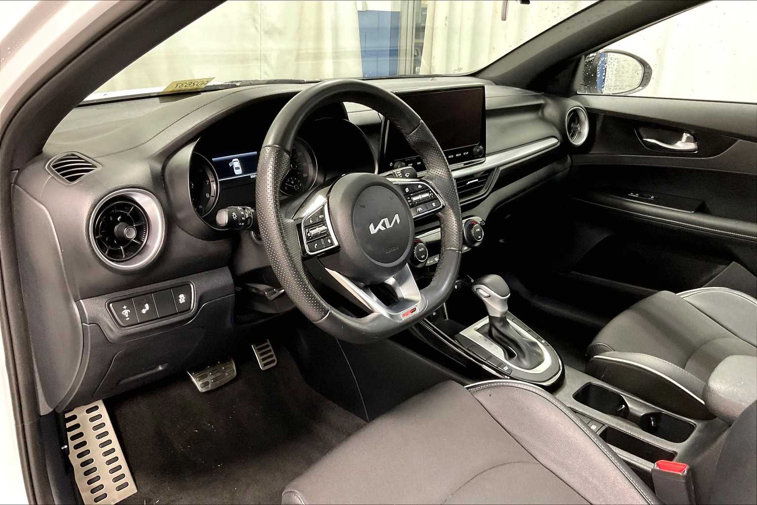 2022 Kia Forte GT-Line - Photo 8
