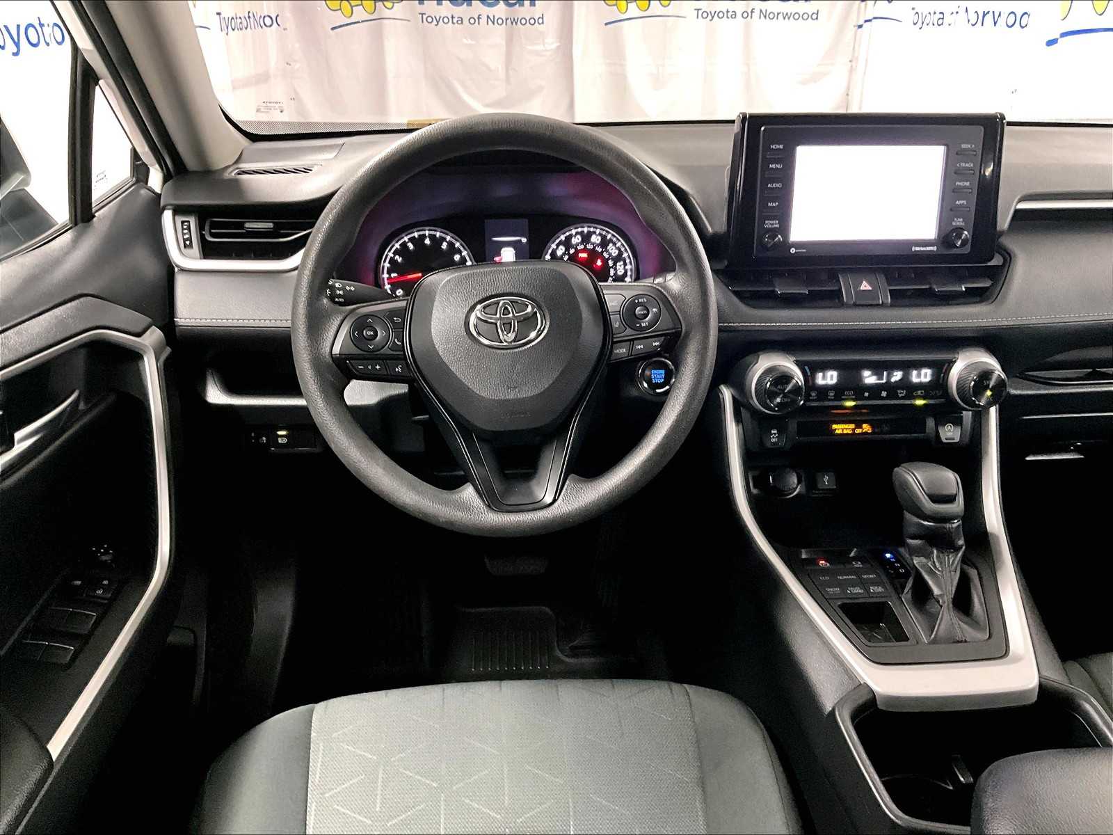2022 Toyota RAV4 XLE - Photo 17