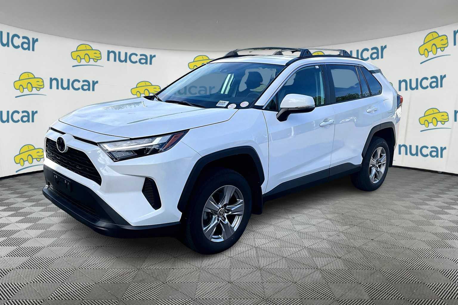 2022 Toyota RAV4 XLE - Photo 2