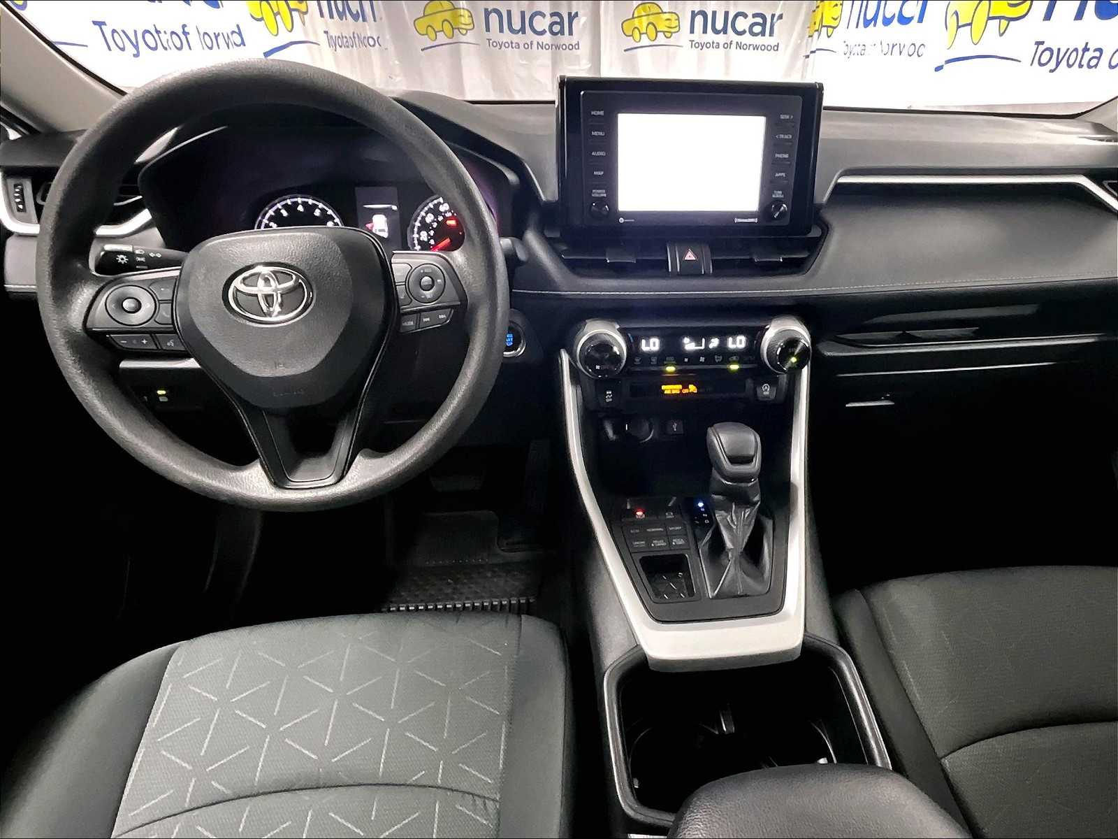 2022 Toyota RAV4 XLE - Photo 21