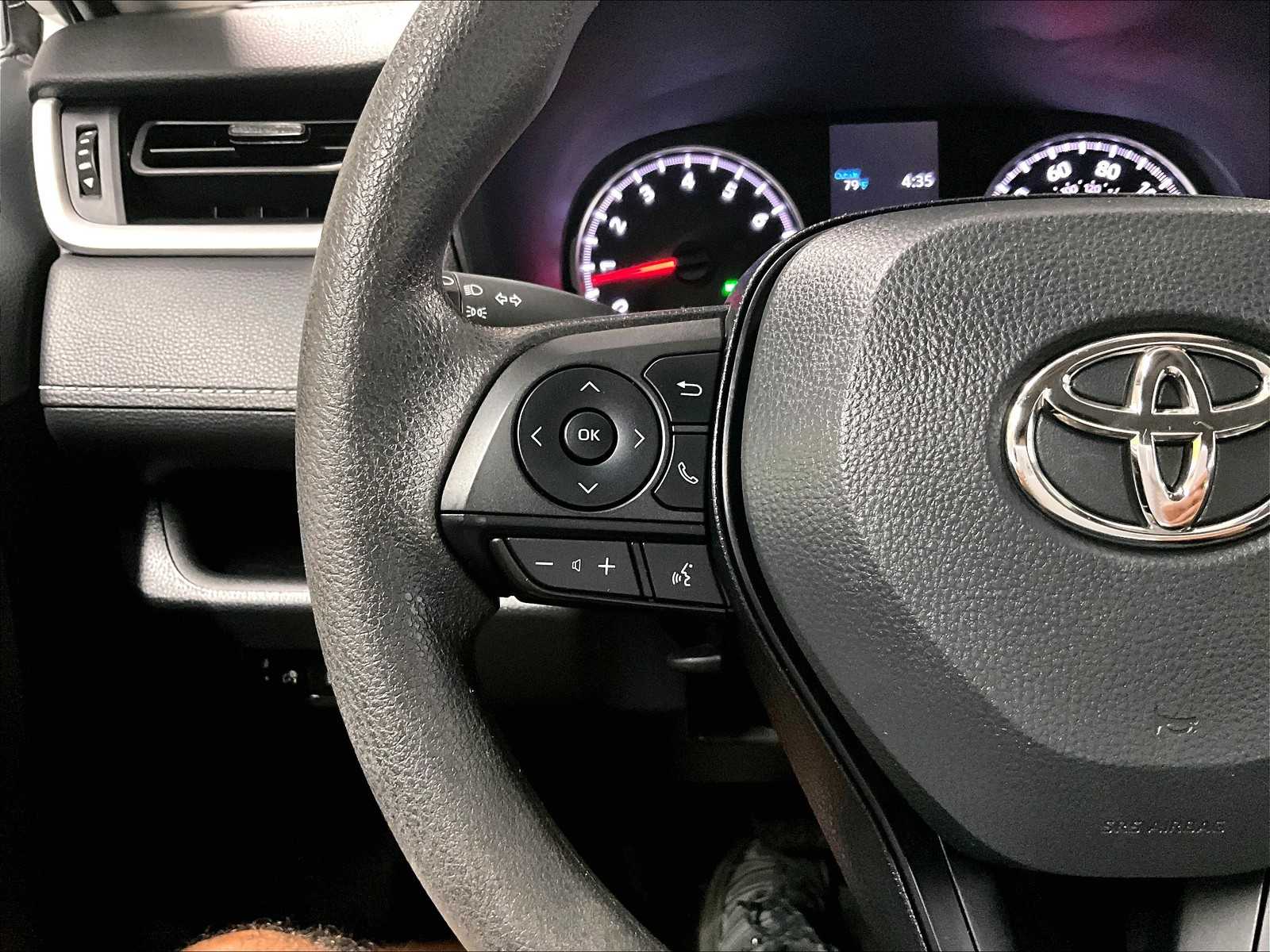 2022 Toyota RAV4 XLE - Photo 22