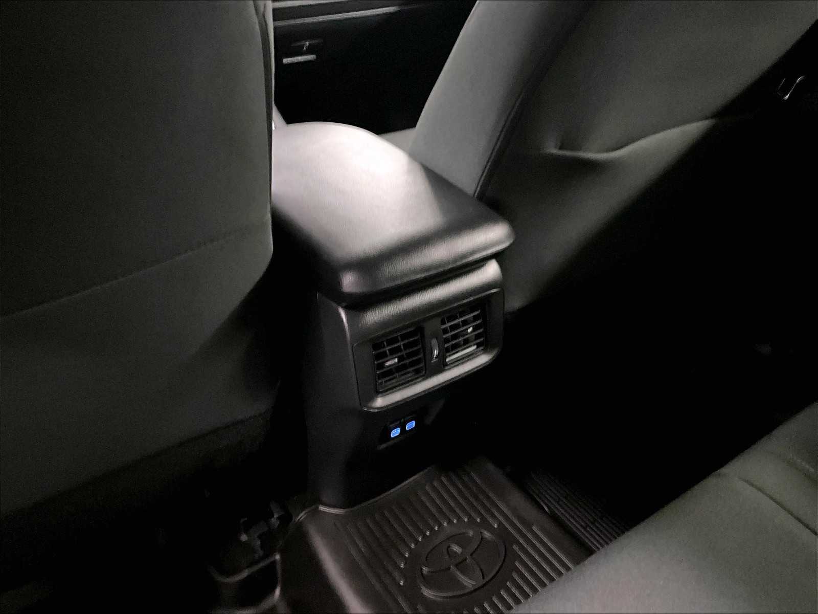 2022 Toyota RAV4 XLE - Photo 27