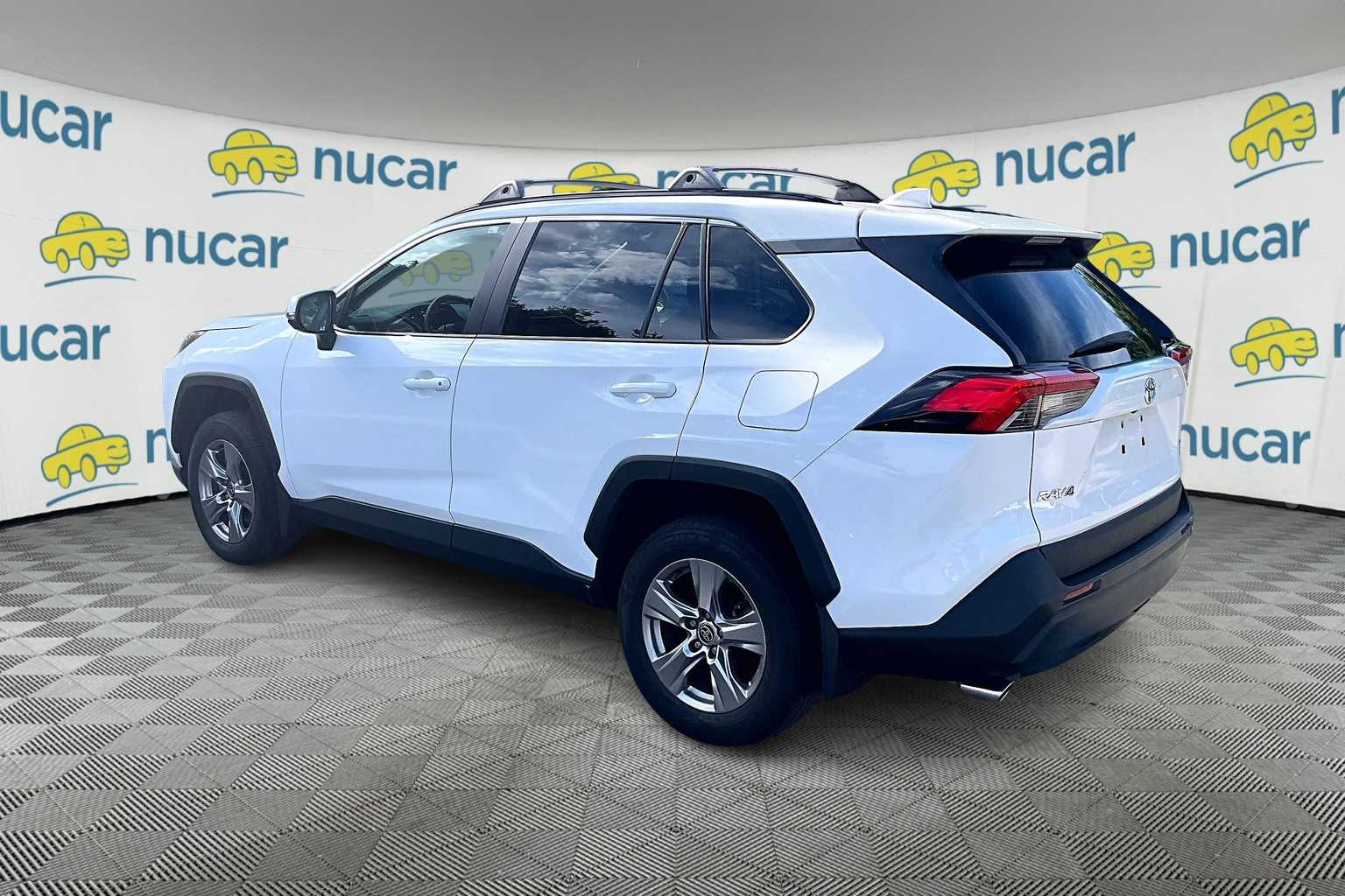 2022 Toyota RAV4 XLE - Photo 3