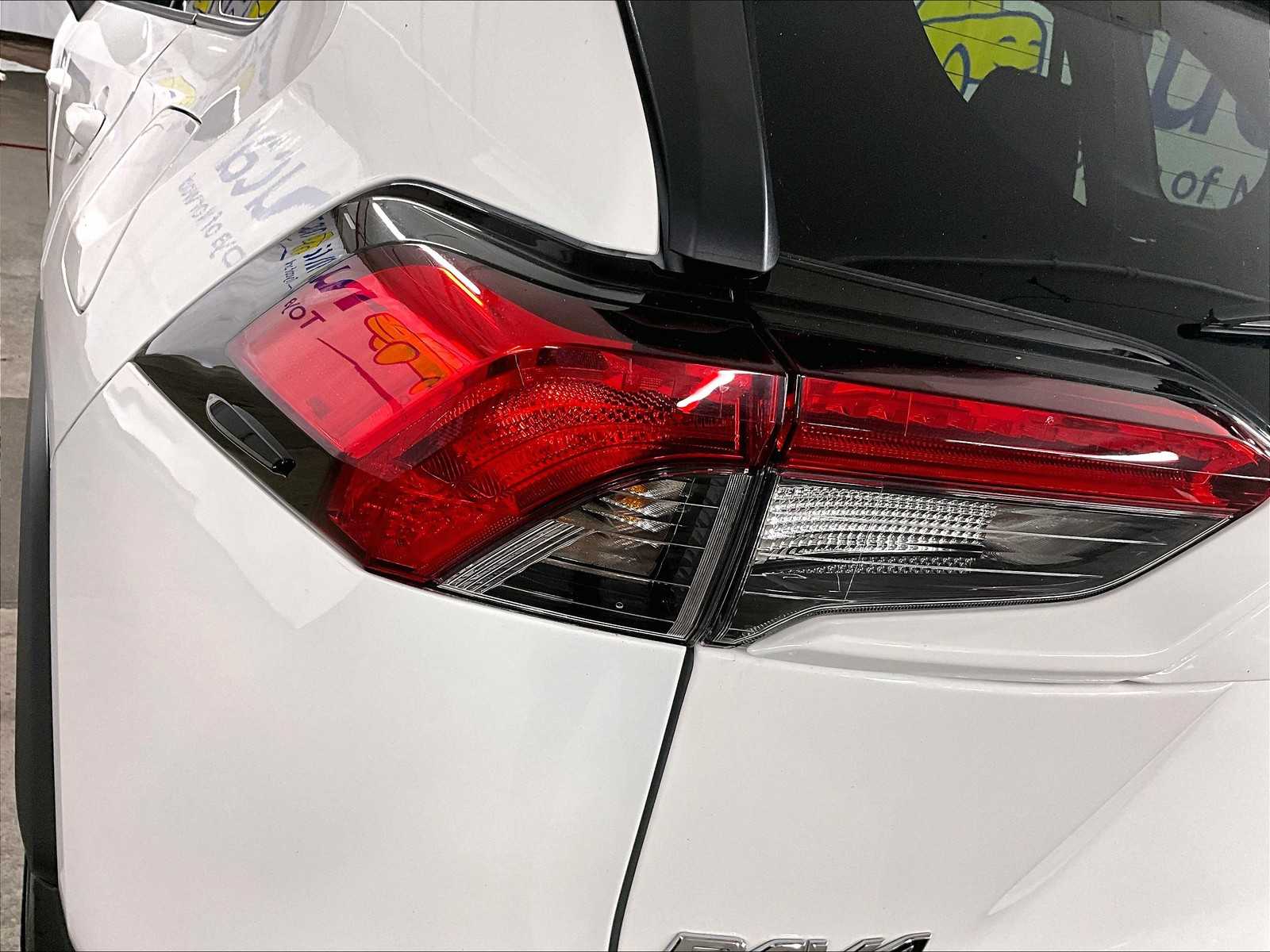 2022 Toyota RAV4 XLE - Photo 33
