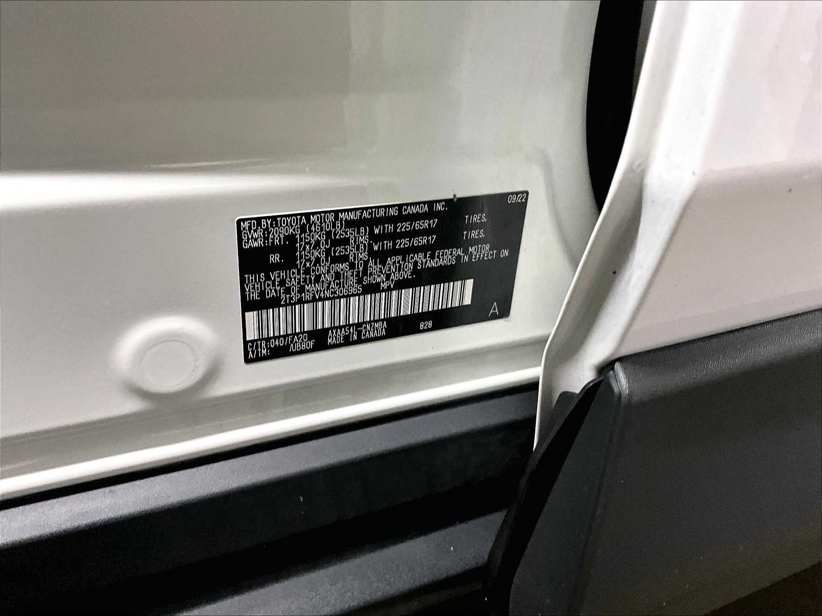 2022 Toyota RAV4 XLE - Photo 34