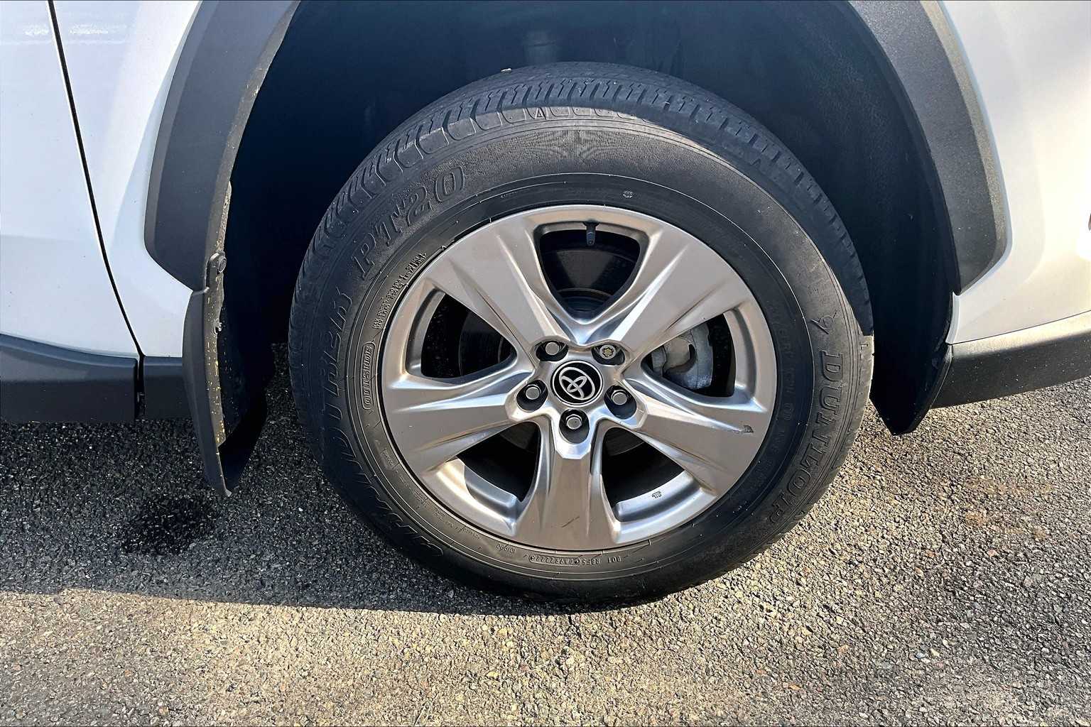 2022 Toyota RAV4 XLE - Photo 4