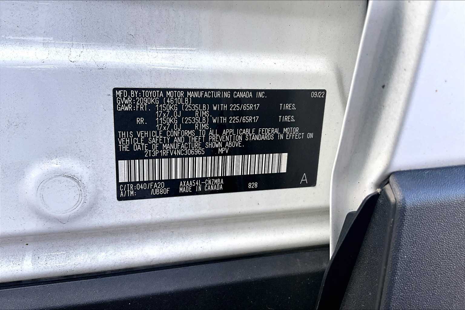 2022 Toyota RAV4 XLE - Photo 6