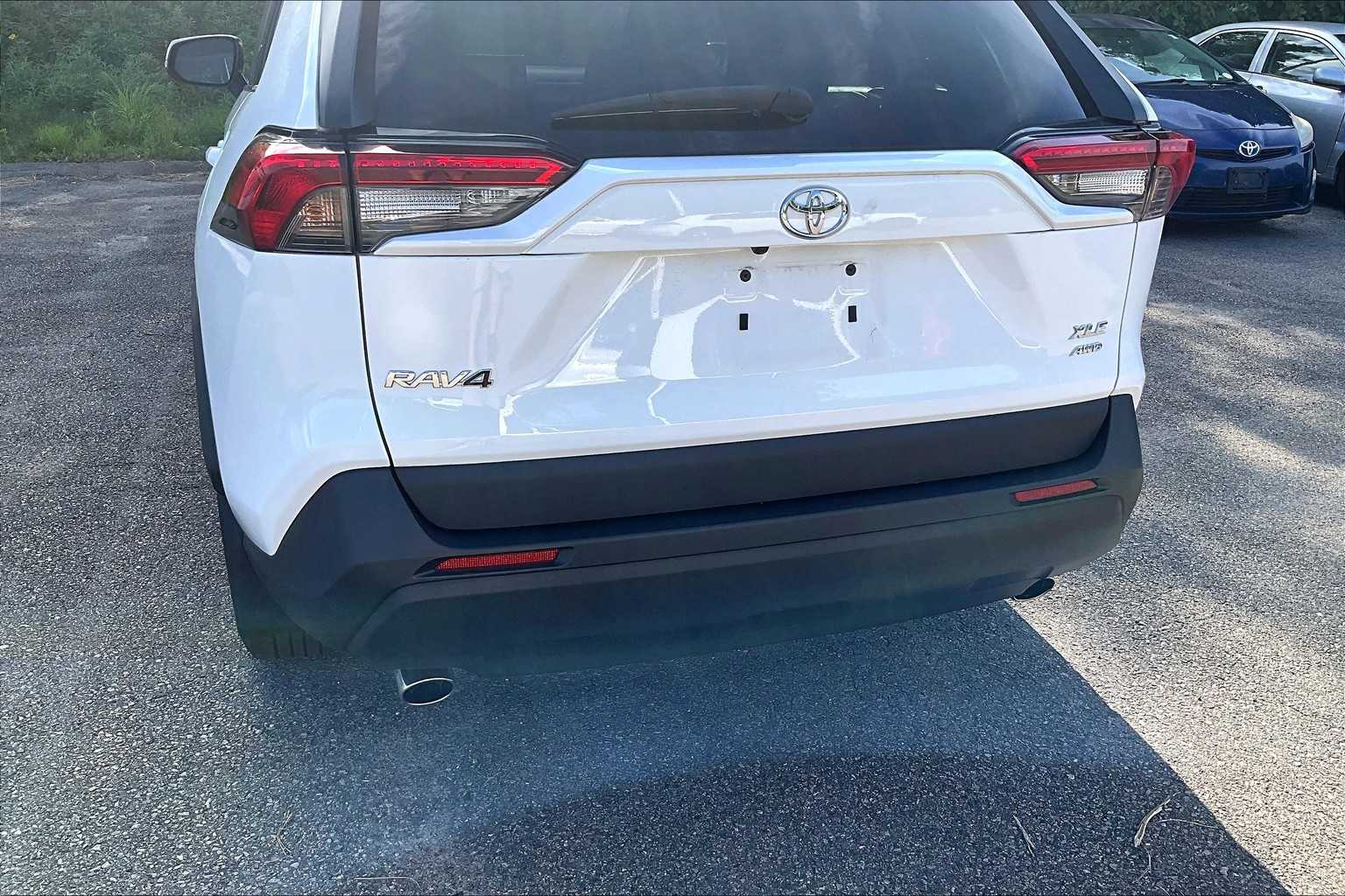 2022 Toyota RAV4 XLE - Photo 7